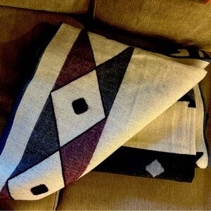 Geometric Patterned Blanket